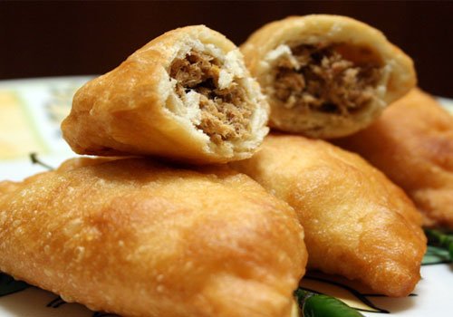 Makanan Khas Manado yang Pedas dan Lezat yang Harus Dicoba Jika Berkunjung ke Manado 9 8. Panada