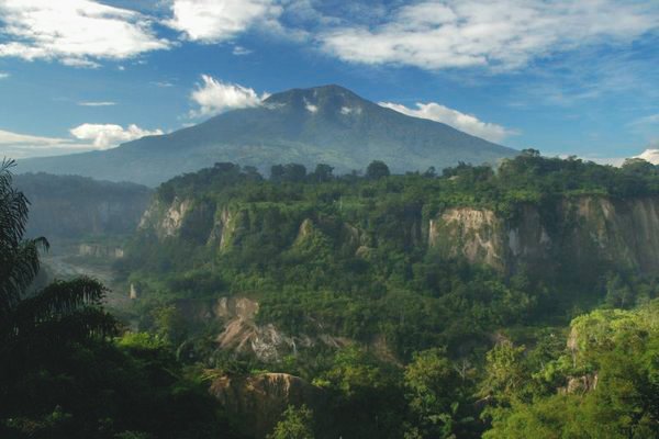 Lereng Singgalang : Panorama dan Spot Fotografi Terbaik di Kabupaten Agam, Sumatera Barat 2 Bukit Singgalang