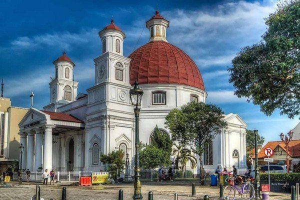 4 Tempat Menarik di Semarang yang Tidak Boleh Dilewatkan 2 Gereja Blenduk Semarang