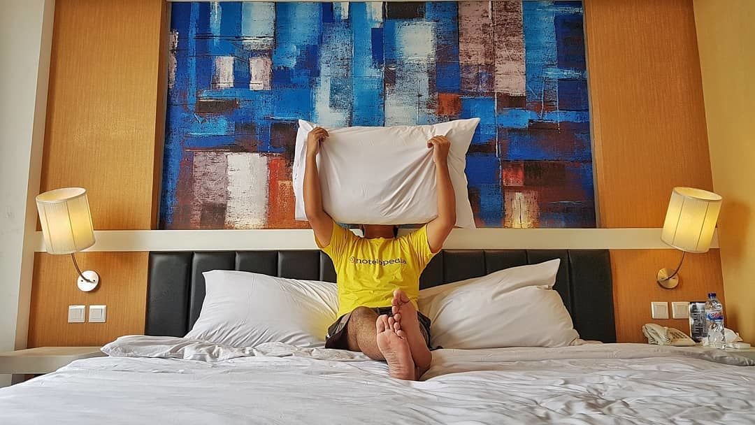 Kerja ala Millennial yang Bikin Kamu Bisa Liburan ke Mana Saja 4 Hotel Reviewer