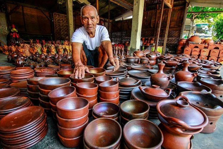 Tembikar dan Keramik di Desa Kasongan