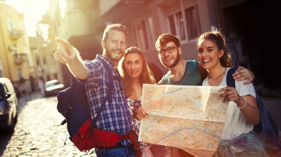 Kerja ala Millennial yang Bikin Kamu Bisa Liburan ke Mana Saja 6 Tour Guide