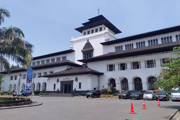 Sejarah Gedung Sate Yang Fenomenal 5 tampak depan gedung sate