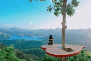 Hutan Wisata Kalibiru, Hamparan Hijaunya Alam Perbukitan Berpadu Dengan Birunya Waduk Sermo 2 Kalibiru Jogja