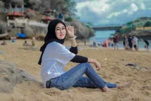 Pesona Pantai Kukup, Keindahan layaknya Tanah Lot Bali 2 Swafoto di Pantai Kukup