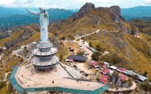 Bukit Buntu Burake di Tana Toraja : Pemandangan Patung Yesus Kristus seperti di Rio de Janeiro, Brasil 4 Bukit Buntu Burake di Tana Toraja