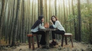 Hutan Pinus Mangunan Dlingo atau Hutan Imogiri : Tempat Selfie Favorit Bagi Anak Muda di Yogyakarta 8 Hutan Pinus Mangunan Dlingo atau Hutan Imogiri