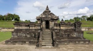 Candi Sambisari, Melihat Keunikan dan Keindahan Candi yang Terlihat Muncul dari dalam Tanah 4 Candi Sambisari