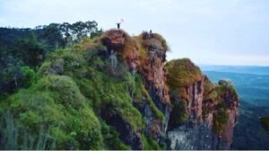 Gunung Lanang, Tempat Petilasan yang Dipercaya Mendatangkan Berkah 3 Gunung Lanang