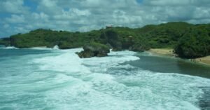 Nikmati Keindahan Pantai yang Syarat dengan Mitos Ratu Pantai Selatan 4 Pantai Selatan
