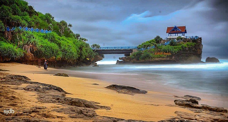 Pesona Pantai Kukup